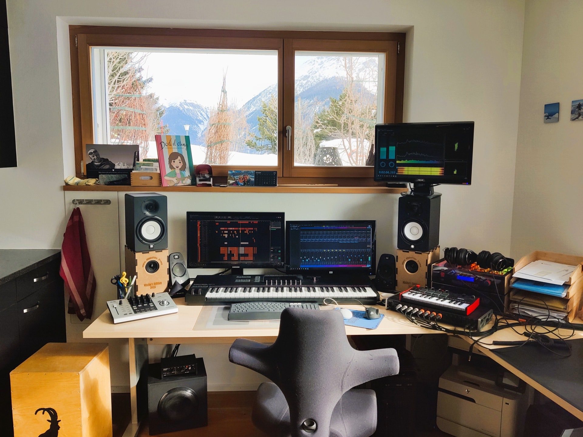 White Production Studio — Produktionsplatz mit Blick aufs Bergpanorama